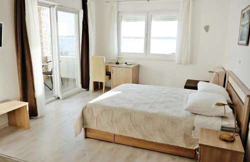 Rtina House | House Natali 70m from the beach - free EV top up