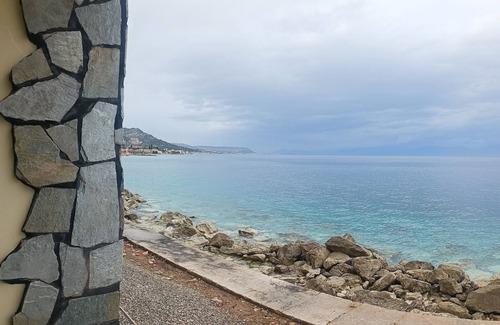Evrostina House | House next to the beach.