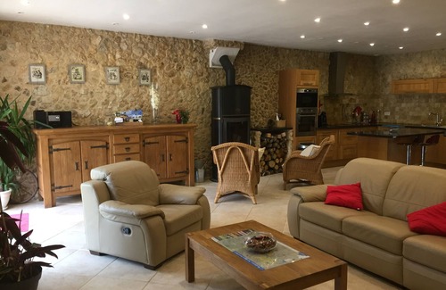 Pressignac-Vicq Villa | House of CHARACTER, PRIVATE SWIMMING POOL, TERRACE and enclosed garden, in a quiet area
