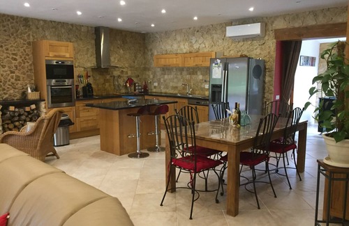 Pressignac-Vicq Villa | House of CHARACTER, PRIVATE SWIMMING POOL, TERRACE and enclosed garden, in a quiet area