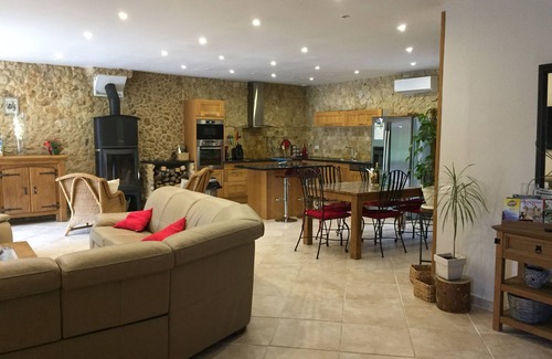 Pressignac-Vicq Villa | House of CHARACTER, PRIVATE SWIMMING POOL, TERRACE and enclosed garden, in a quiet area