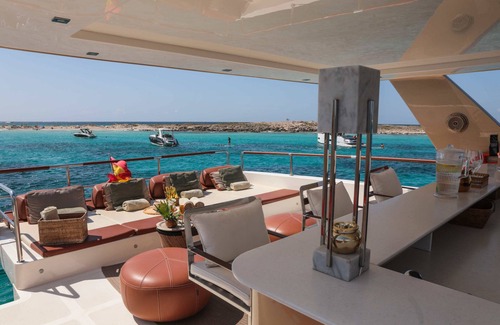 La Savina Boat Rental | House of Hütter - Goldfinger Floating Home