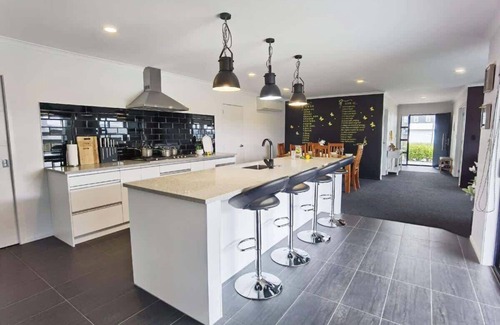 Rotorua House | House of Hope | Executive Home with Spa Pool