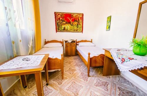 Berat Cabin | House of Linda 93