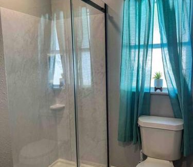 Crystal River House | House of Manatees-Entire house with yard, fire pit, dog friendly