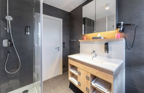 Hasenbergl-Lerchenau Ost Hotel | House of Records