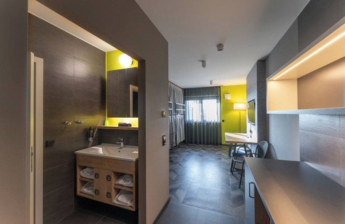 Hasenbergl-Lerchenau Ost Hotel | House of Records