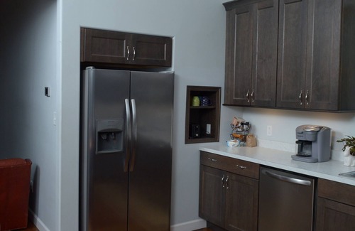 Valparaiso House | House of TarTar with year long hot tub next to adorable downtown Valparaiso