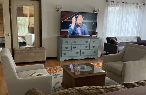 McMinnville House | House on a hill with panoramic views