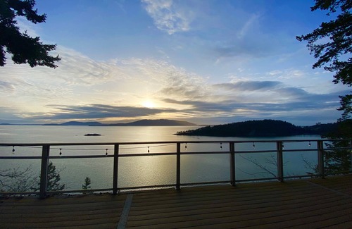 Bellingham House | House on Chuckanut Bay with Stunning Views!