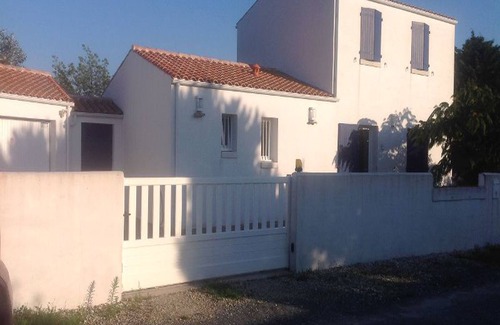 La Bree-les-Bains House | House on enclosed grounds, heated swimming pool according to outside temperature, WIFI