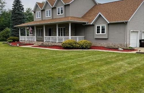 Palmyra House | House On Grass Runway with Fly-In/Fly-Out Access