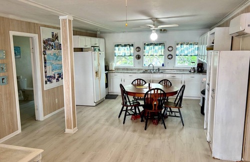 Elmaton House | House on intercoastal with lighted fishing pier