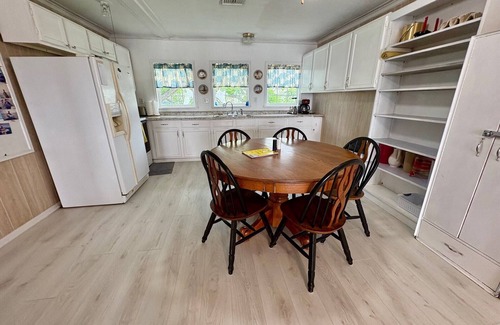 Elmaton House | House on intercoastal with lighted fishing pier