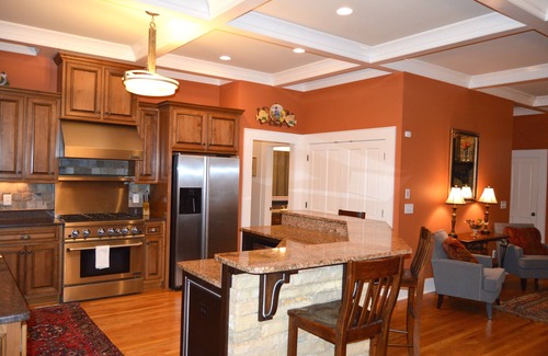 Groveoak House | House on Lake Guntersville Main Channel - Near Waterfront Grocery
