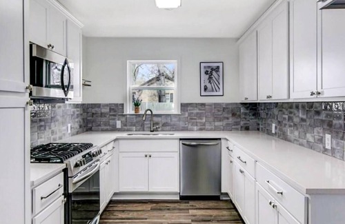 Texarkana House | House on Main: Sleeps 6 + Ping Pong Table!