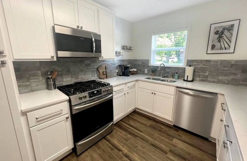 Texarkana House | House on Main: Sleeps 6 + Ping Pong Table!