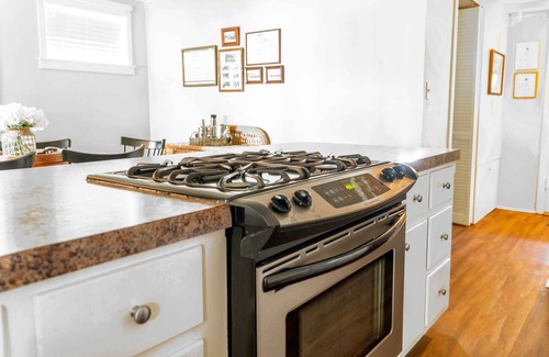 Williams Bay House | House on the Bay – Lakefront 2 BDR Sleeps 6, Walk to Dining & More