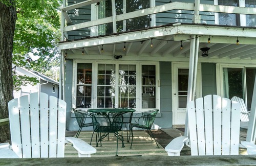 Williams Bay House | House on the Bay – Lakefront 2 BDR Sleeps 6, Walk to Dining & More