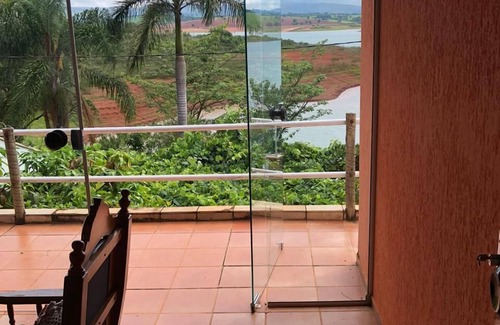 Guape House | HOUSE ON THE BORDER OF DAM LANCHA CANYONS Waterfalls