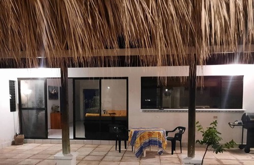 Puerto San Jose House | House on the high seas with access to the beach