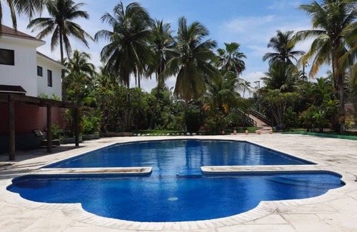 Puerto San Jose House | House on the high seas with access to the beach
