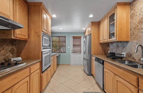 Bay Park House | House on the Hill - charming house with beautiful views