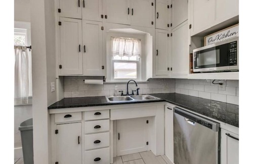 Edmond House | House on The Hill in the Heart of Edmond