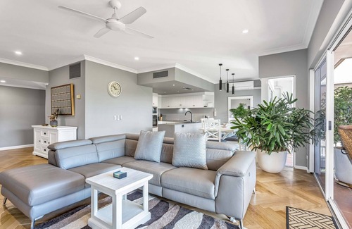 Mooroobool Apartment | House on the Hill Resort Cairns - Mountain Views