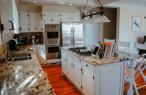 Summerville House | House on the Hill-The Perfect Master's Rental!