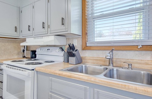 Belspring Cabin | House on the New River, 3BR, 20 minutes from VT