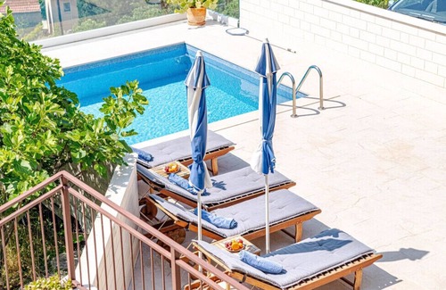 Oslje Villa | House on the rock by Villas Guide
