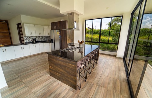 Pereira Villa | House or villa in Pereira near the airport for up to 20 people 5 bedrooms