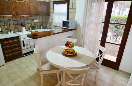 Pals House | House, pool, gardens and parking near the beach