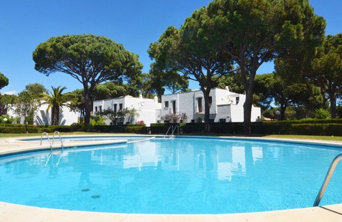 Pals House | House, pool, gardens and parking near the beach