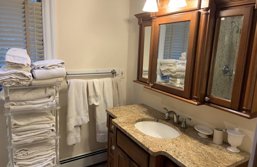 Flanders House | HOUSE ,POOL , NEARBY BEACHES , GOLFING, WINE TASTING , SHOPPING ,FINE DINING,