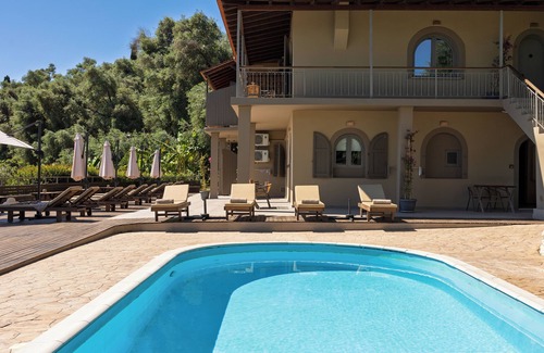 Dafnata House | House Sea View with Communal Pool