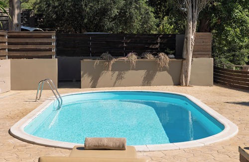 Dafnata House | House Sea View with Communal Pool