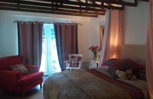 Hull House | House - Sleeps 2 pet friendly & free parking