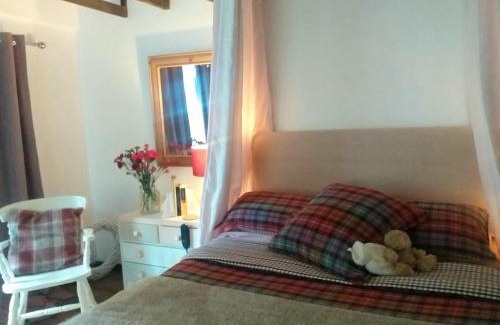 Hull House | House - Sleeps 2 pet friendly & free parking