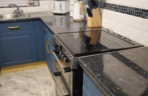 Bridgend House | House - Sleeps 5 - Garden - Parking