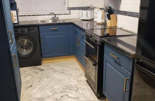 Bridgend House | House - Sleeps 5 - Garden - Parking