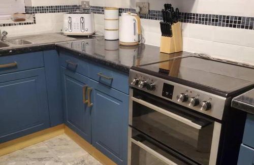 Bridgend House | House - Sleeps 5 - Garden - Parking