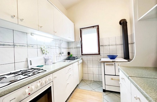 Srijane House | House Tamy - with jacuzzi (11214-K1) - Srijane (Omiš)