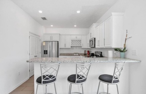 Riverview House | House · The Full House Getaway - Large 3 bedroom House !