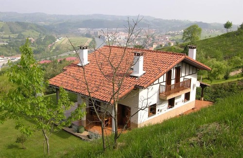 Lasarte-Oria Cottage | House/Villa - Lasarte-Oria TO EIGHT MINUTES OF SAN SEBASTIANCasa con jardín