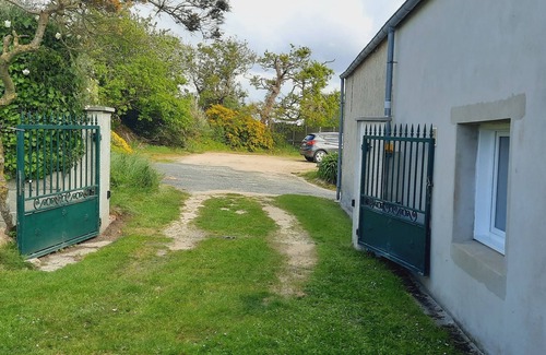 Saint-Pol-de-Leon House | House-villa with large garden sea view available year round