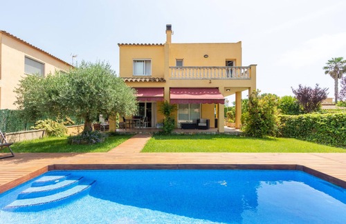 Sant Pere Pescador Ski Chalet | House Violant - Garden, pool, barbecue, corner office, wi-fi, garage