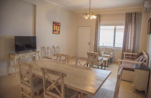 Loutsa Apartment | House Vraсhos-Loutsa