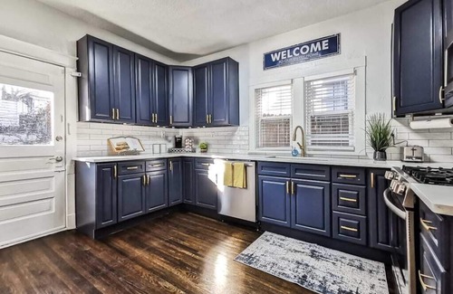 West Plaza House | House w/Excellent Locale. Beautifully remodeled!